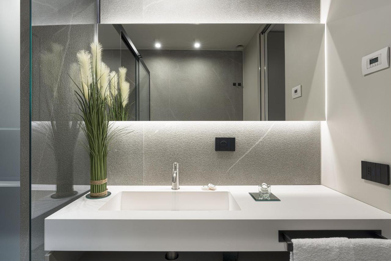 Aera Luxury Suites By Wonderful Italy คาตาเนีย ภายนอก รูปภาพ